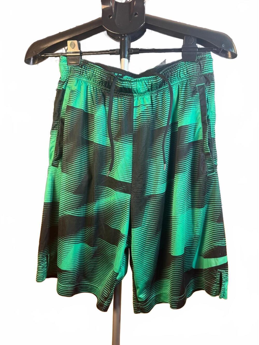 Nike sz M Mens Green and Black Patterned Athletic basketball Shorts